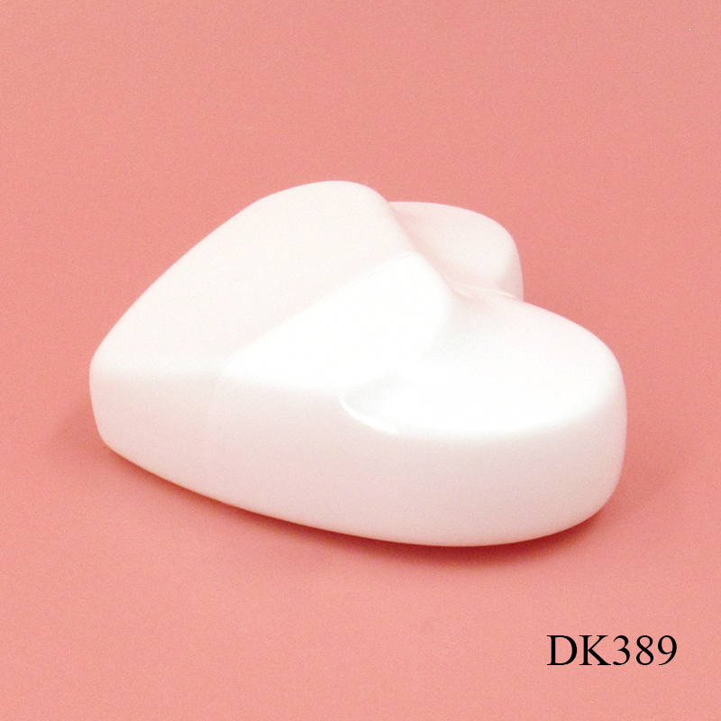 Lotion bottle cosmetic packaging 50ml white heart-shaped plastic hand cream bottle, extrusion type container printing custom