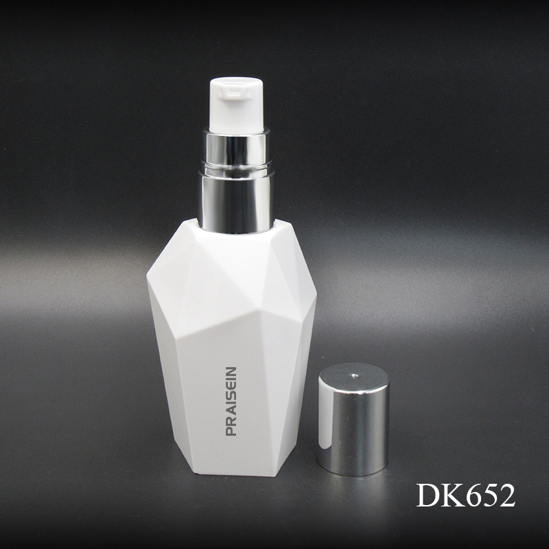 Plastic lotion bottle with pump custom label 150ml skin care body lotion bottle packaging cleanser foam bottle