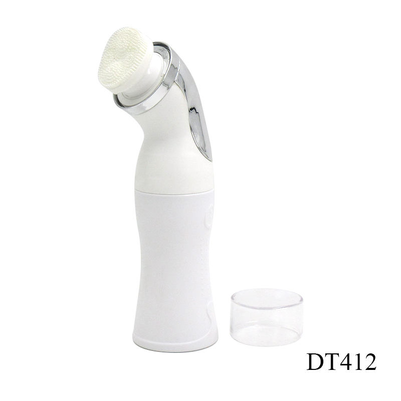 100ml press type white PET plastic cosmetic facial cleanser bottle with silicone brush wholesale production