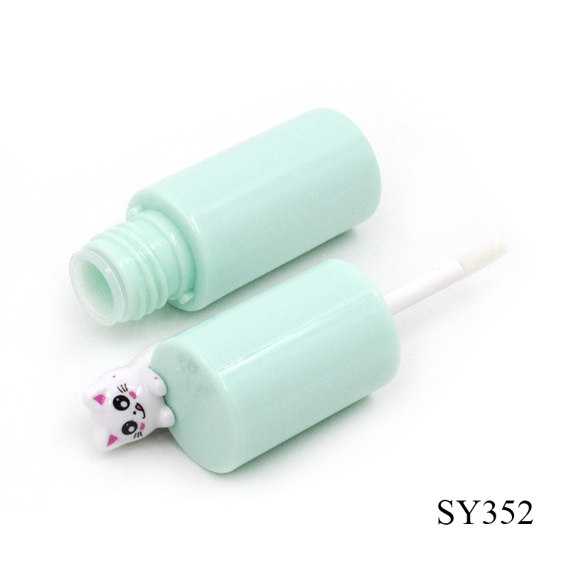 Cosmetic lip gloss packaging made in China, customized multi-color 5ml round plastic cartoon lip gloss tube