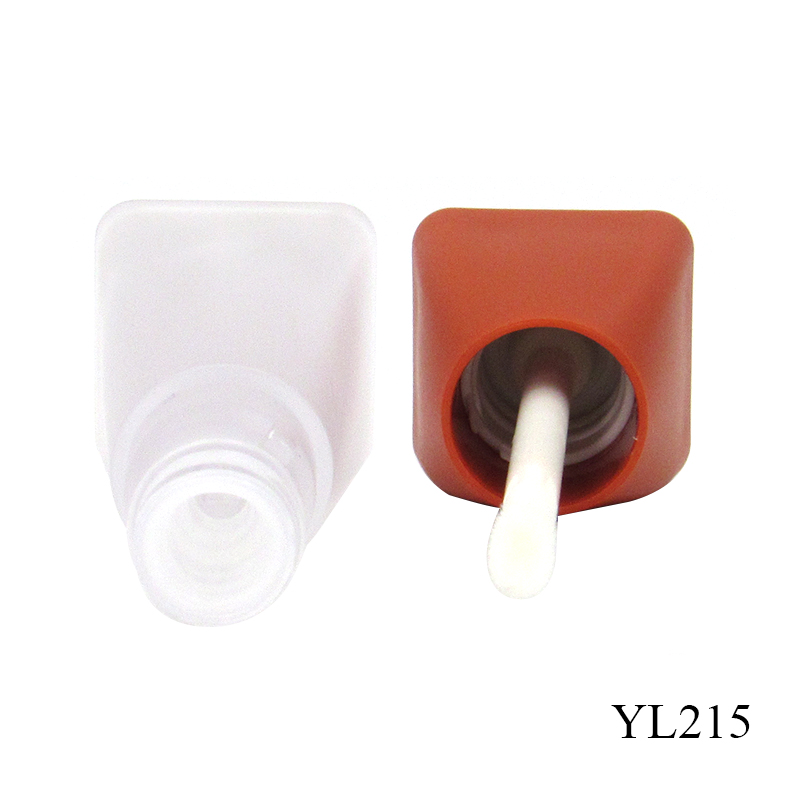 Triangular plastic frosted lip gloss tube 3ml empty transparent lip gloss container cosmetic packaging custom logo